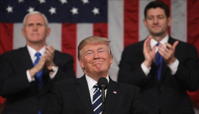 تعديلات ترامب الجديدة تستثني حاملي البطاقات الخضراء والإقامات السارية