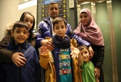 الهلال الأحمر التركي يجمع بين طفل أفغاني وأسرته بعد عامين من الفراق