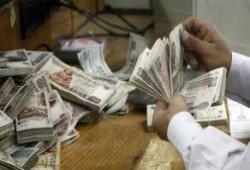 "أرقام كابيتال": الجنيه سيهبط أكثر مع "العمرة والصيف"