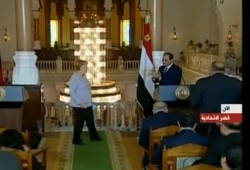 مواقفه المهينة لا تنتهي.. السيسي يواصل ردرود فعله الطريفة مع ميركل