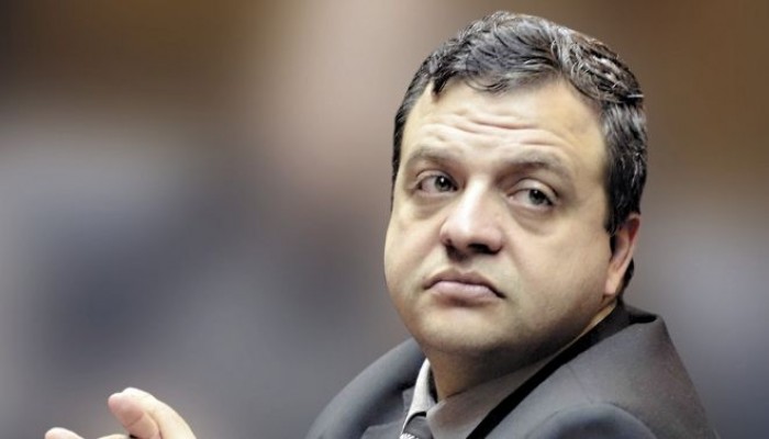 شرابى : مبارك ماكنش محتاج محامى لأن مفيش قضاه !