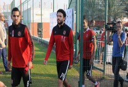 تشاجرا معا .. الأهلى يغرم أحمد فتحى وحسام غالى