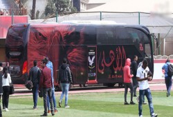 لاعبو الأهلي يحتفلون بـ"الأتوبيس الجديد" (فيديو)