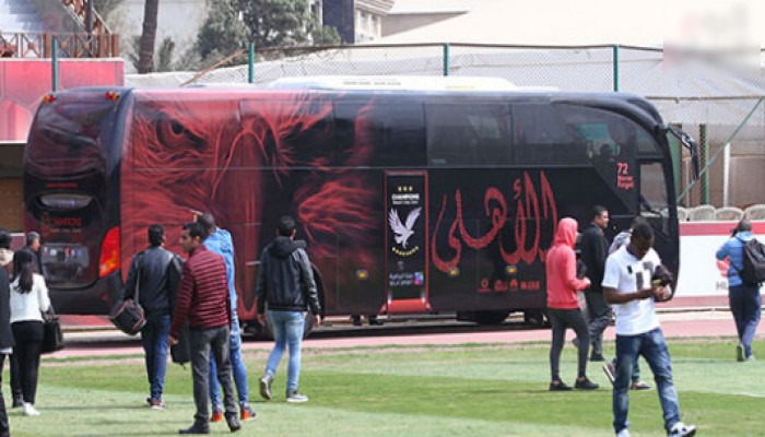 لاعبو الأهلي يحتفلون بـ"الأتوبيس الجديد" (فيديو)