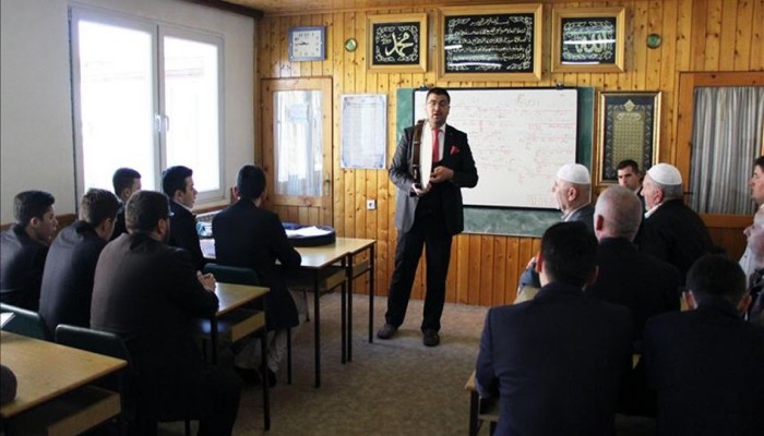 دوراتٌ لتعليم مقامات رفع الأذان في مقدونيا