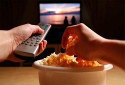 دراسة: تناول طعام مطهى بعيدا عن مشاهدة التليفزيون يقلل الإصابة بخطر البدانة