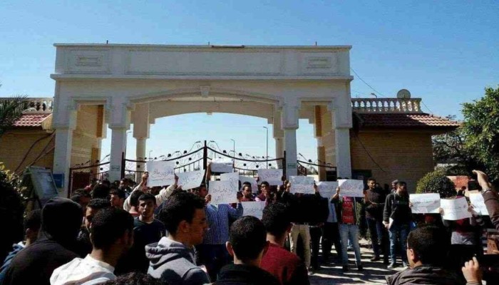 طلاب هندسة العريش يتظاهرون لنقلهم والإفراج عن المعتقلين