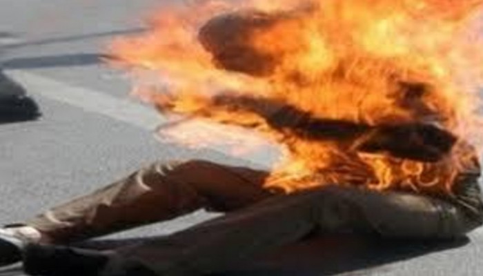 "مش عارف أأكل ولادي"... كلمات مواطن أشعل النيران فى نفسه