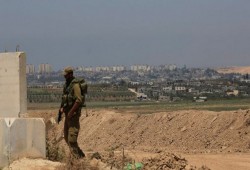 الاحتلال يستعين بألفي عامل أجنبي لتسريع بناء الجدار محيط غزة