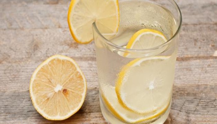 إنقاص الوزن - تقوية المناعة .. عدة فوائد مذهلة لشرب الماء والليمون على الريق