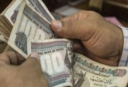 خبير مصرفي يكشف موعد تخطي الدولار حاجز الـ20 جنيهاً