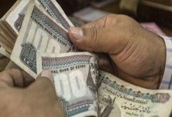 خبير مصرفي يكشف موعد تخطي الدولار حاجز الـ20 جنيهاً