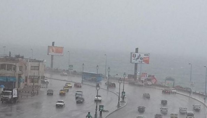 سقوط أمطار على مناطق متفرقة بالقاهرة والجيزة