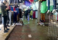 محلات شبرا تغلق أبوابها بسبب الأمطار الغزيرة