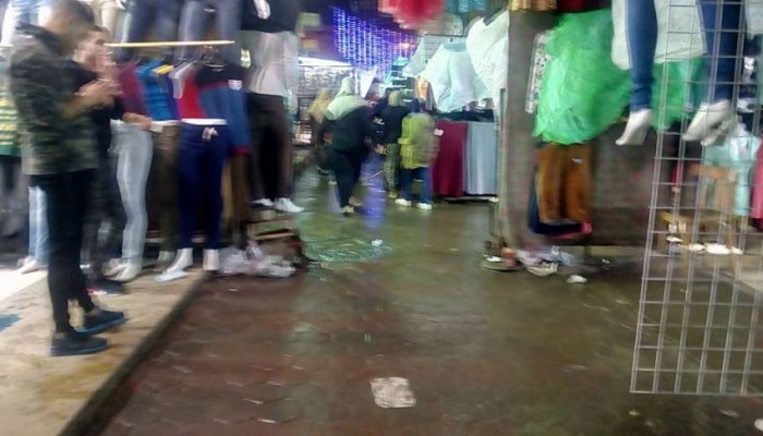 محلات شبرا تغلق أبوابها بسبب الأمطار الغزيرة