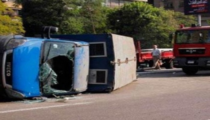 إصابة 18 مجندًا في انقلاب لوري ترحيلات بسوهاج