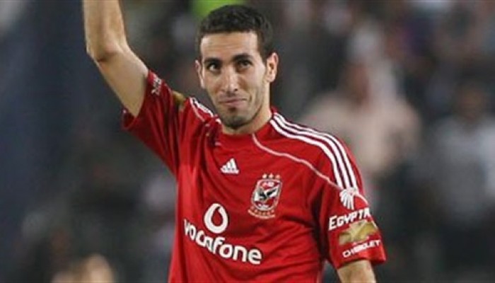 الجماهير تصفع الانقلابيين وتهتف لـ"أبو تريكة"