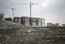 الاحتلال يجرف أراضي بشعفاط لبناء ١٠٠ مغتصبة بالقدس المحتلة
