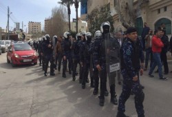 أمن السلطة الفلسطينية يقمع وقفة احتجاجية ضد محاكمة الشهيد الأعرج