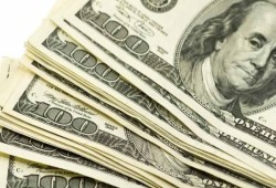 المركزي يرفع سعر الدولار بعد يوم واحد من خفضه.. ليصل لأعلى مستوى منذ شهر