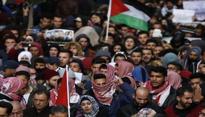 مسيرة برام الله تطالب برحيل عباس