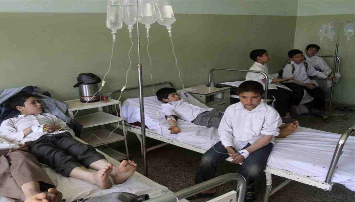 سوهاج.. تسمم 250 بتناول وجبات مدرسية فاسدة