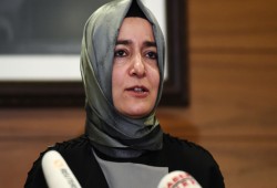 وزيرة الأسرة التركية: لولا أردوغان لما غادرت هولندا إلا جثة!