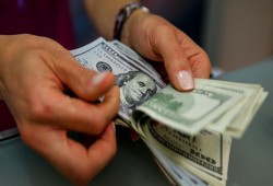 الدولار يواصل الارتفاع بالبنك المركزي