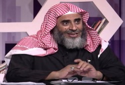 محكمة سعودية تقضي بإغلاق حساب عوض القرني وتغريمه 100 ألف .. لماذا؟