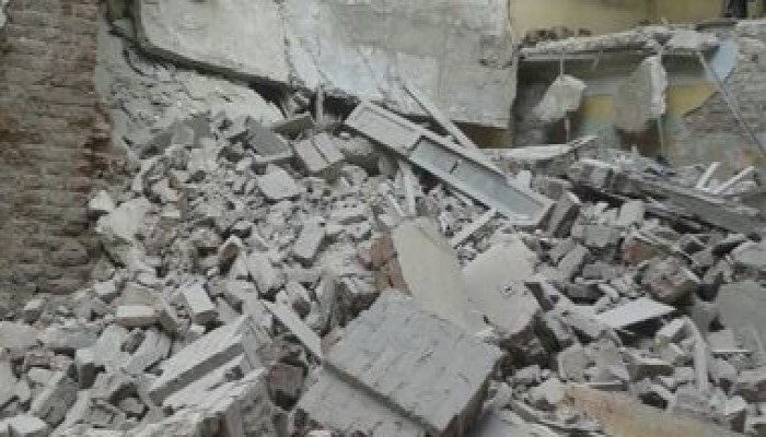 سوهاج : مصرع وإصابة شخصين في انهيار منزل