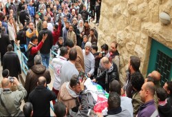 الآلاف يشاركون في تشييع الشهيد باسل الأعرج في بيت لحم