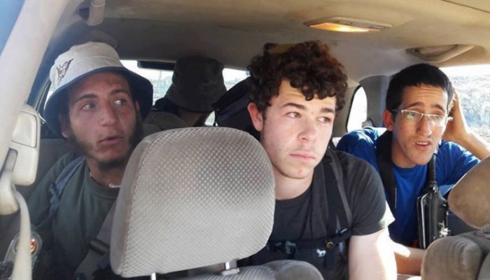 إصابة 3 مستوطنين بالحجارة بعد دخولهم مخيم قلنديا "بالخطأ"