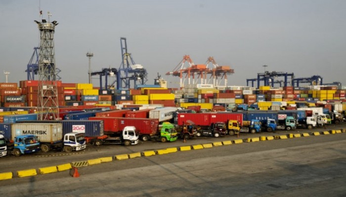 ضربة جديدة لاقتصاد مصر.. هروب جماعي لشركات شحن عملاقة