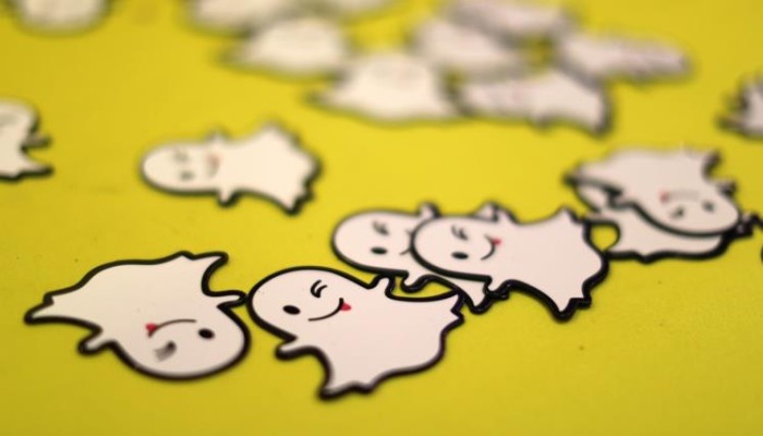 على سناب شات أن يتطور وإلا ابتلعته فيسبوك