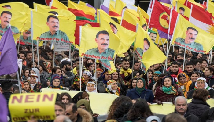 بعد منع تجمعات للأتراك.. آلاف الأكراد يخرجون بألمانيا ضد أردوغان