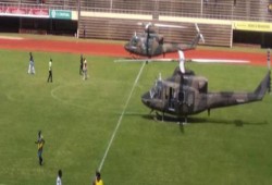"هليكوبتر" تقل فريقا لأرضية ملعبه بدوري أبطال إفريقيا
