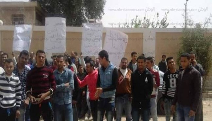 وقفة احتجاجية تطالب محافظ ومدير أمن قنا باستعادة "طالبة" متغيبة منذ 10 أيام
