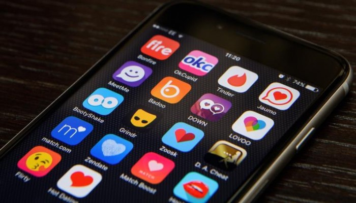 كيف تكتشف تطبيقات الهواتف الذكية المزيفة؟