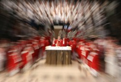 32 كاهنا فرنسيا اعتدوا لسنوات على مئات الأطفال جنسيا