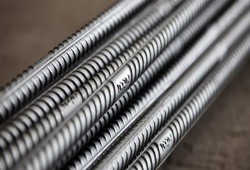 استقرار أسعار الحديد والأسمنت بسوق الأربعاء