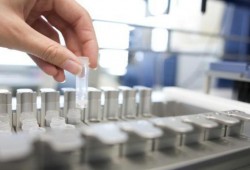 "الغذاء والدواء" الأمريكية تعتمد دواءً جديدًا لعلاج الشلل الرعاش