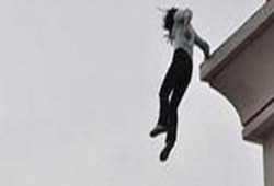 إنتحار فتاة بإلقاء نفسها من الطابق الخامس