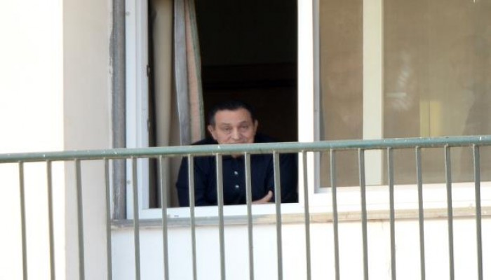 "مبارك" في بيته ..