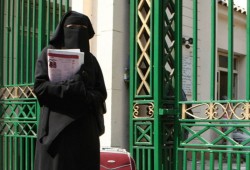 دعوات لمساواة "البنطلون الممزق" بالنقاب في جامعات مصر