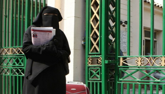 دعوات لمساواة "البنطلون الممزق" بالنقاب في جامعات مصر