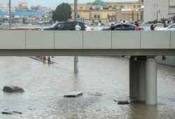 أمطار رعدية تُغرق شوارع ومنازل بالكويت