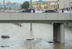 أمطار رعدية تُغرق شوارع ومنازل بالكويت