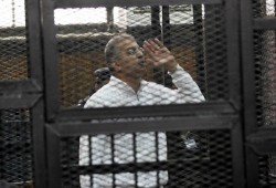 "عصام سلطان" لـ"قاضي رابعة": إما أن تعيد إلى حقوقي أو مرحبا بالإعدام