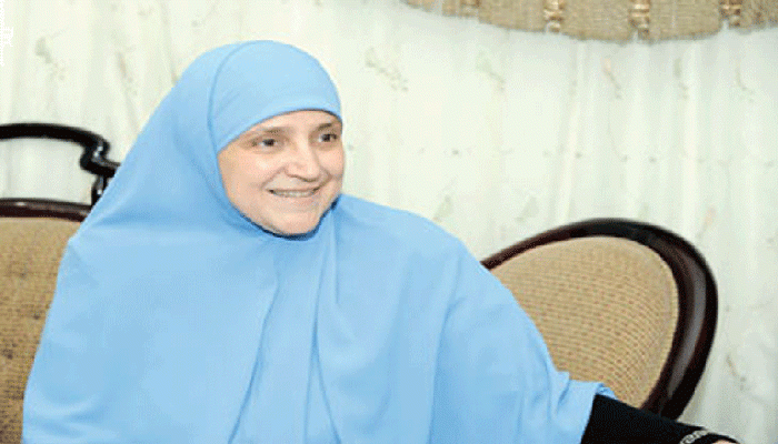 نجل الرئيس مرسى يشيد بصمود والدته وبثها للامل فى نفوسهم