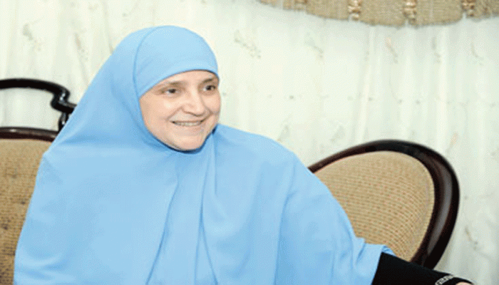 نجل الرئيس مرسى يشيد بصمود والدته وبثها للامل فى نفوسهم